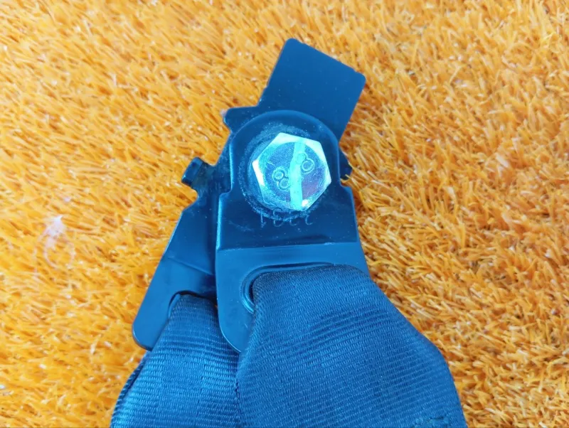 Ответная часть ремня безопасности