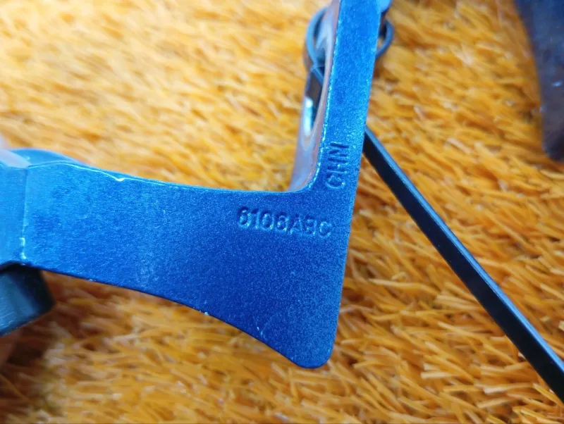 Петля двери