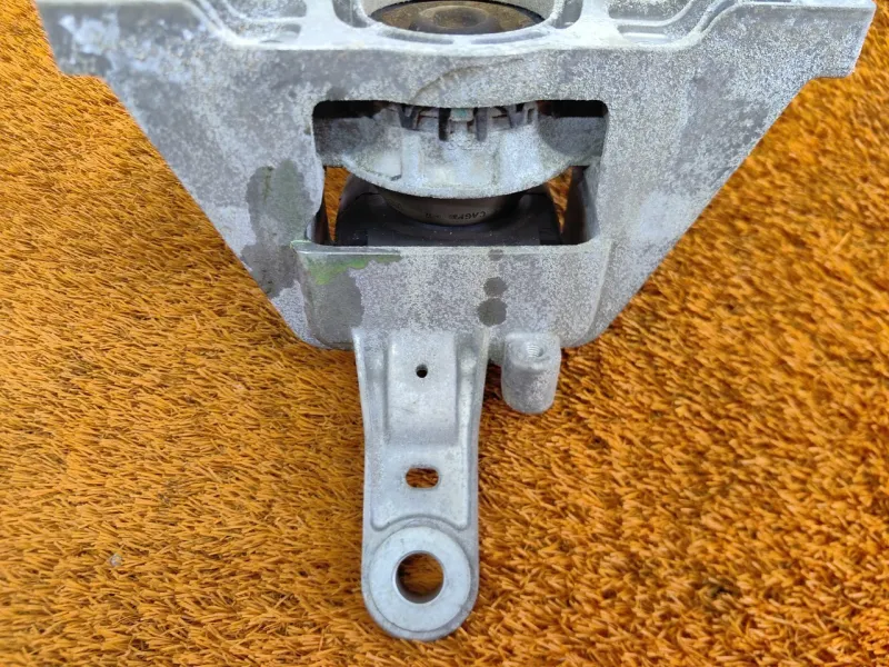 Подушка двигателя