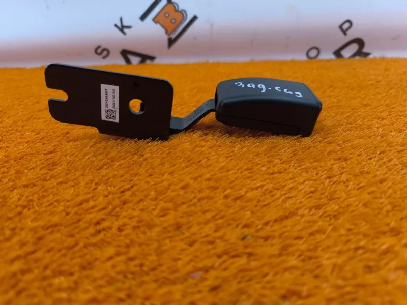 Ответная часть ремня безопасности