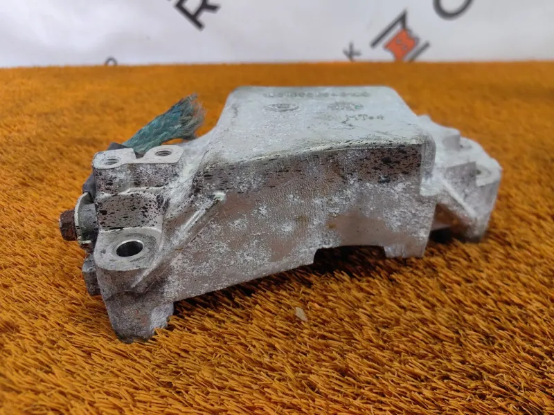 Кронштейн опоры двигателя