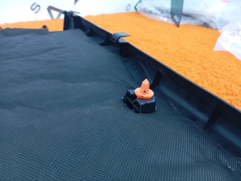 Обшивка центральной стойки