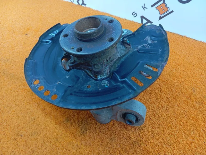 Кулак поворотный