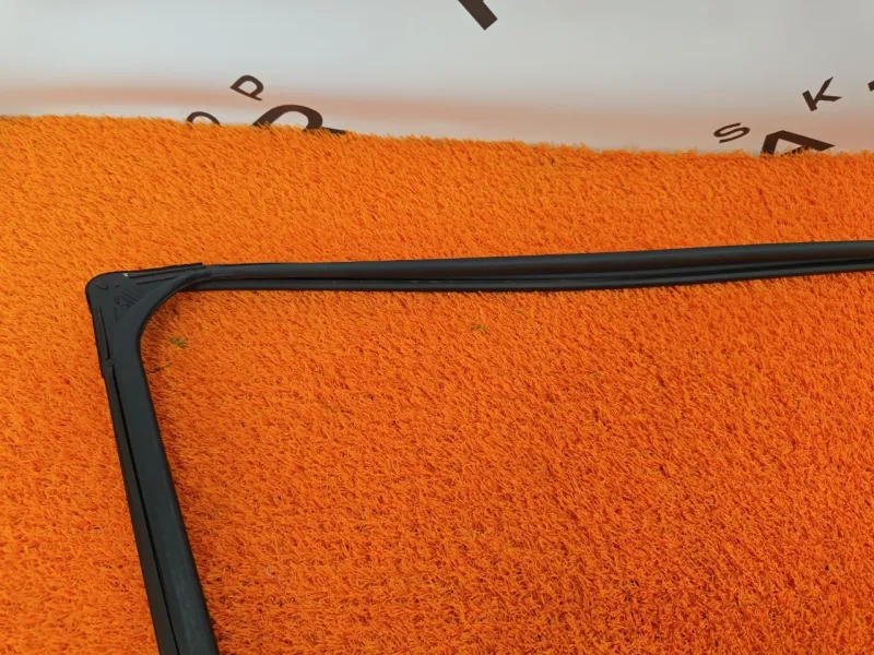 Уплотнитель стекла двери