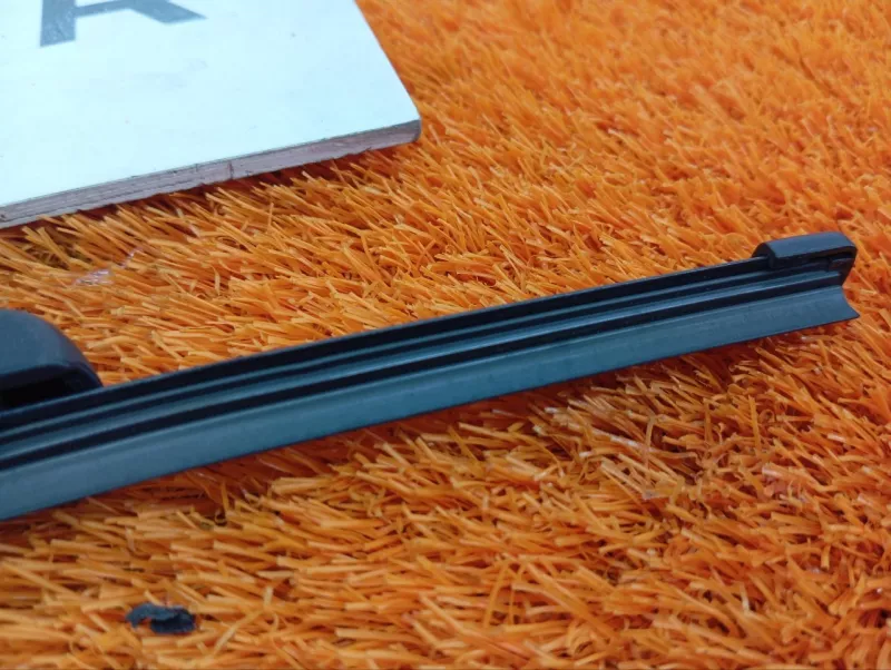 поводок стеклоочистителя