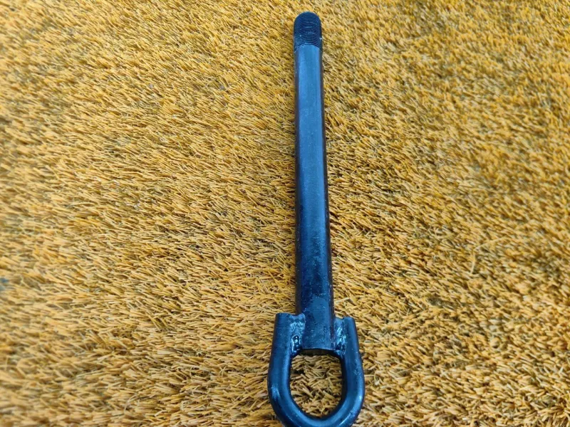 Крюк буксировочный