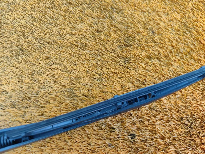 Поводок стеклоочистителя багажника