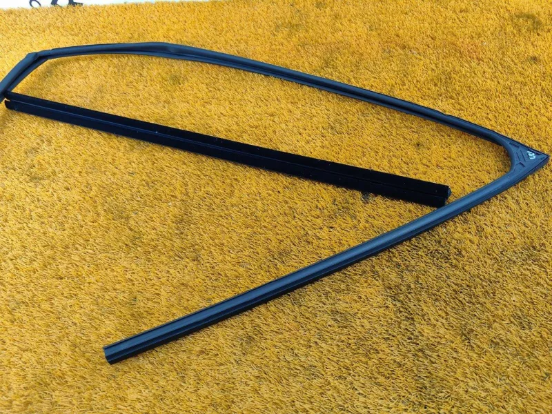 Уплотнитель стекла двери