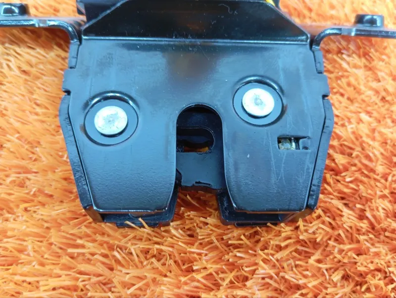 Замок багажника