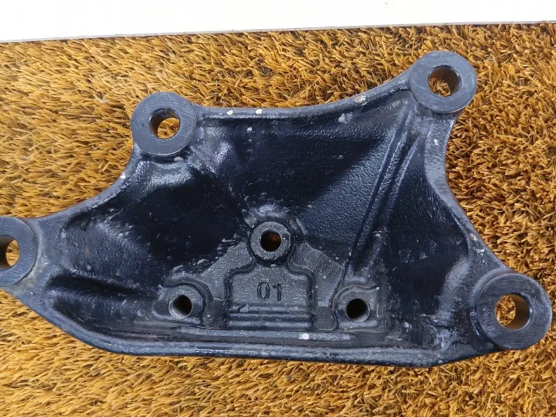 Крепление двигателя