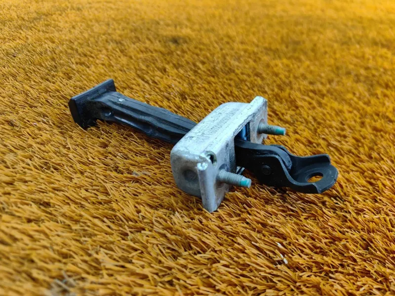 Ограничитель двери