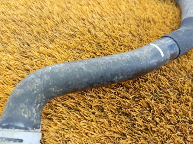 Патрубок отопителя