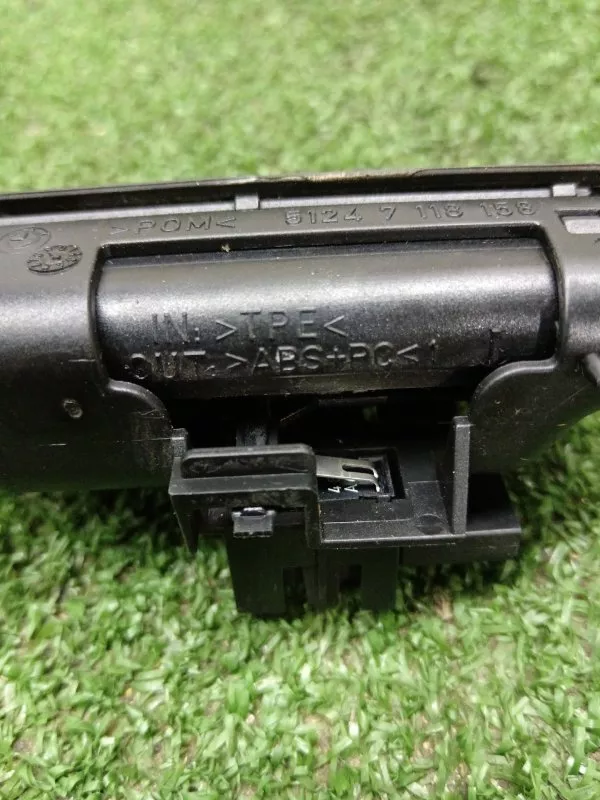 Кнопка открывания багажника