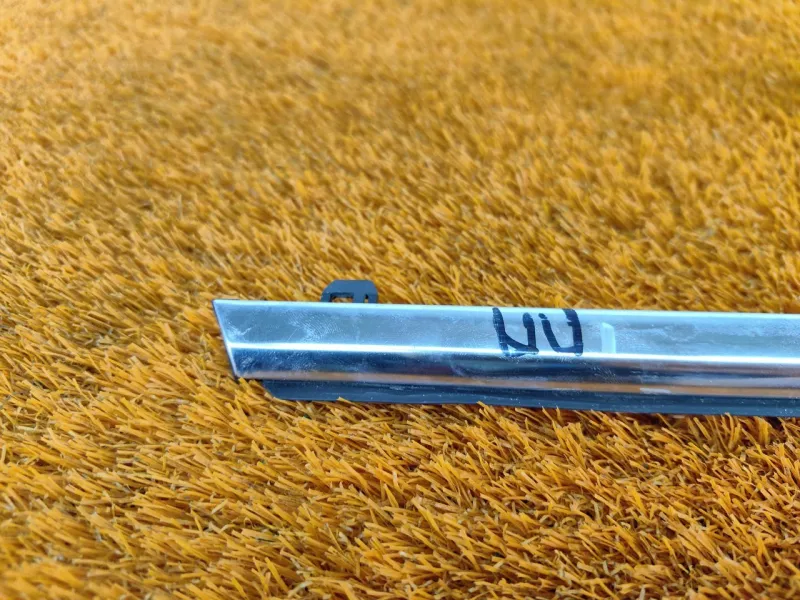 Молдинг стекла