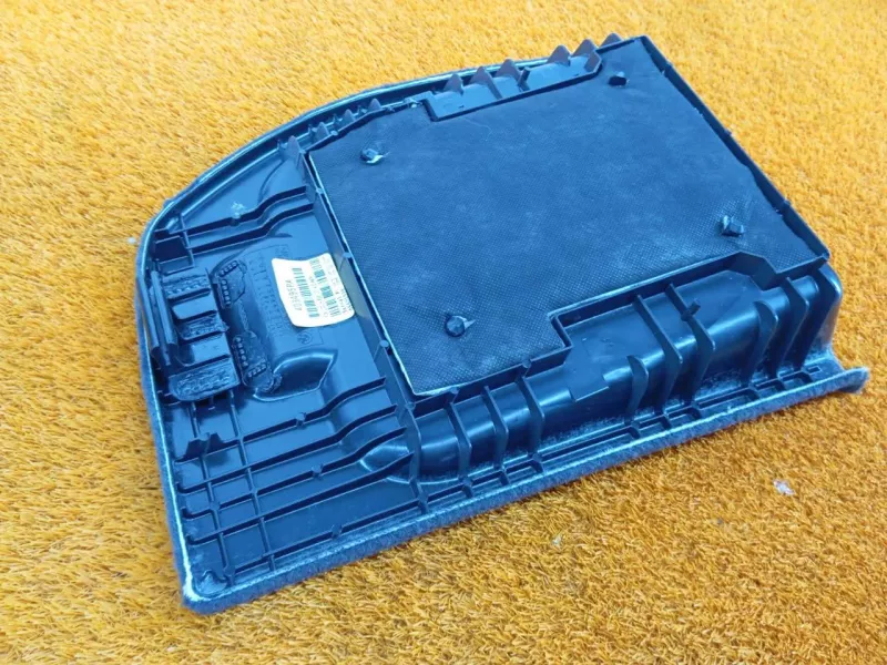 Накладка крышки багажника