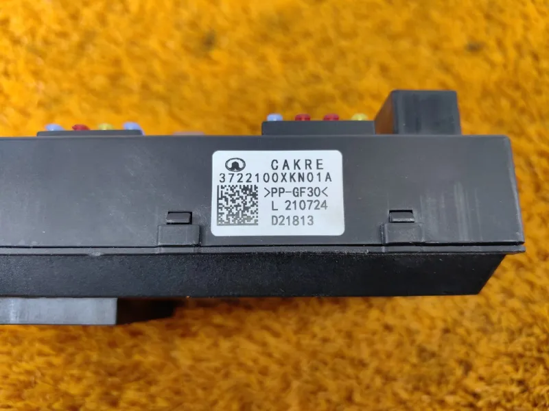 Блок предохранителей салонный