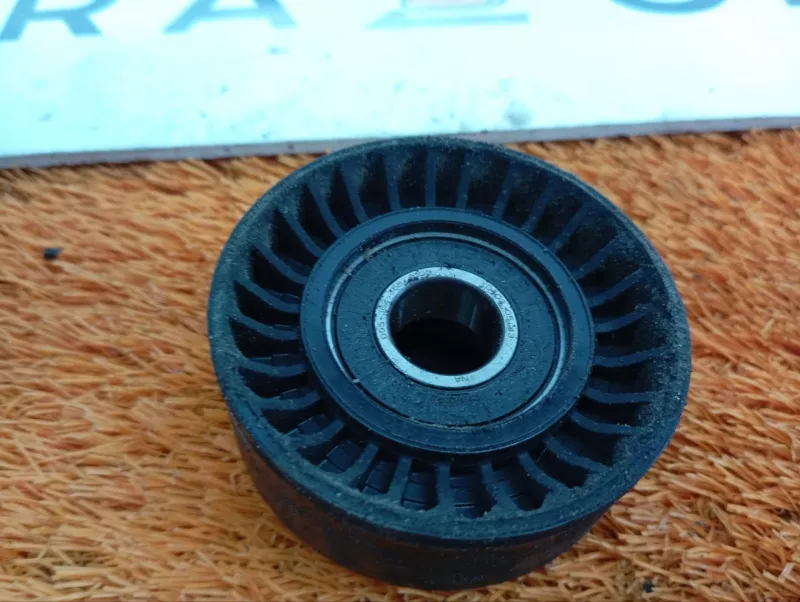 Ролик обводной навесного оборудования