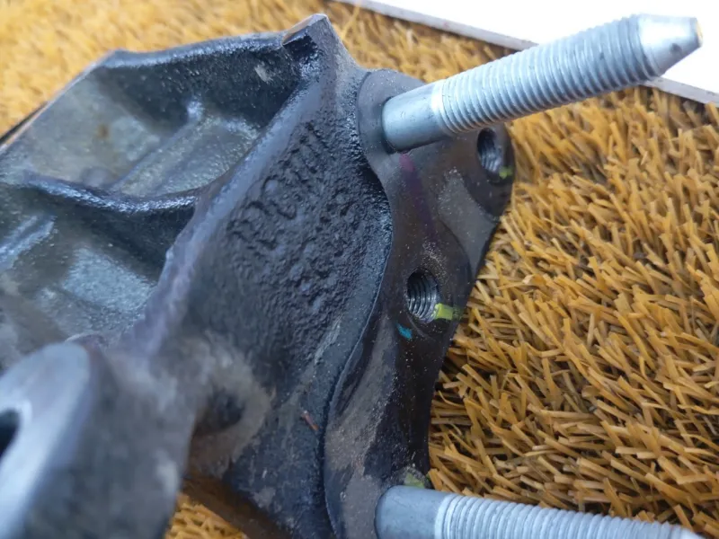 Кронштейн опоры двигателя