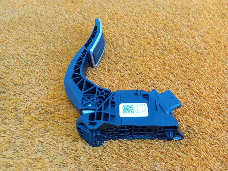 Педаль газа