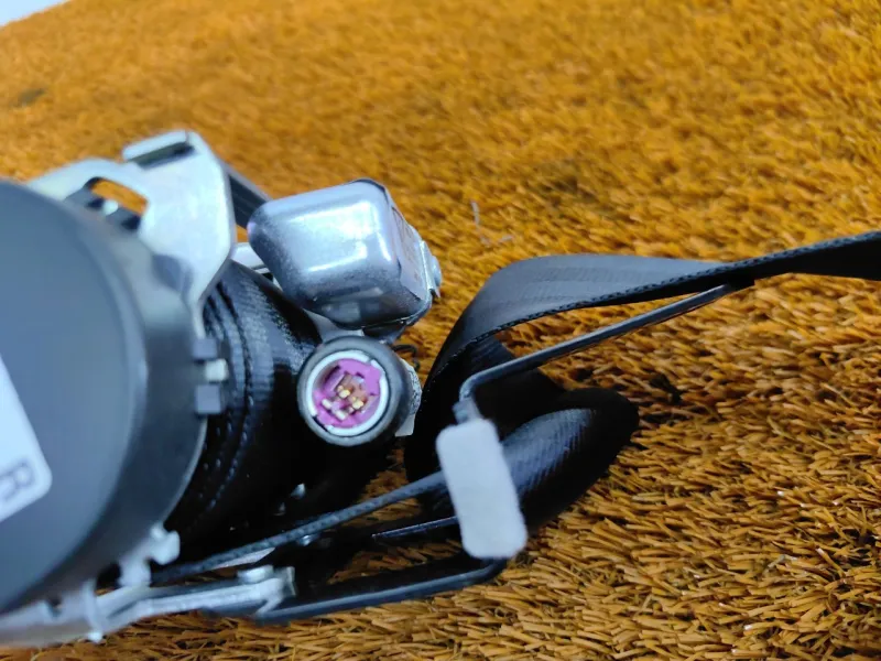 Ремень безопасности