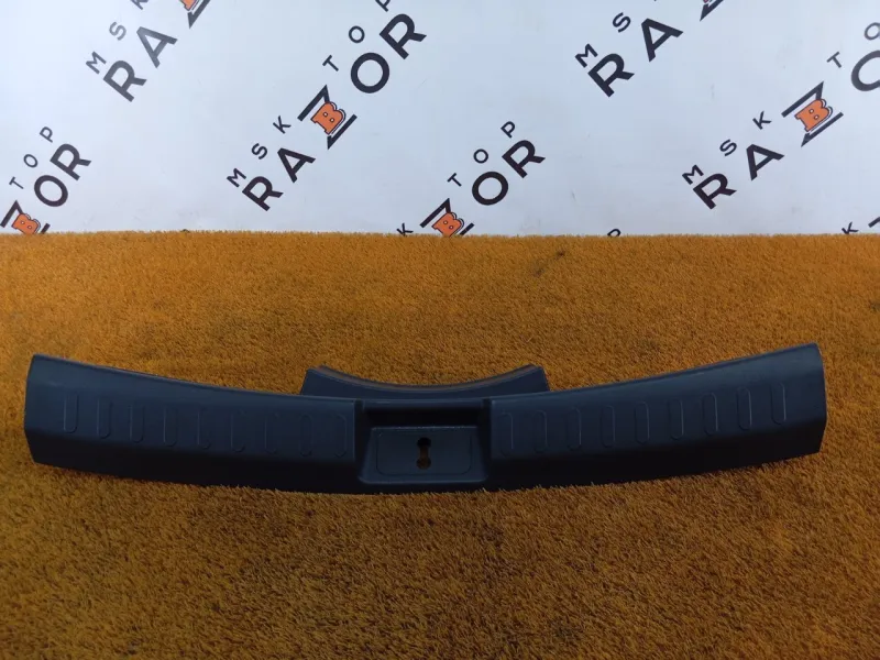 Накладка замка багажника