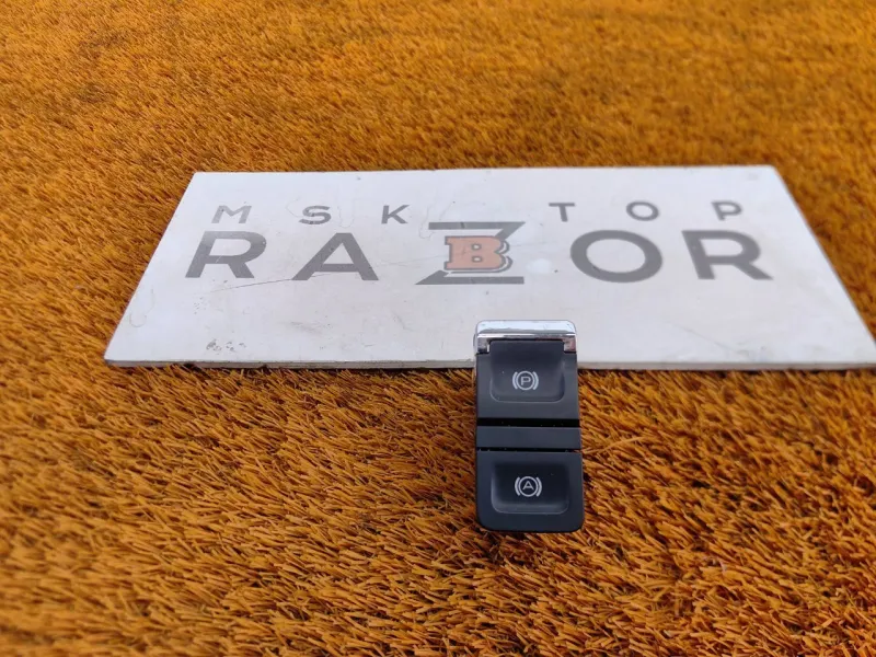 Кнопка стояночного тормоза