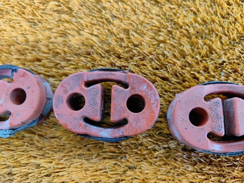 Крепление глушителя