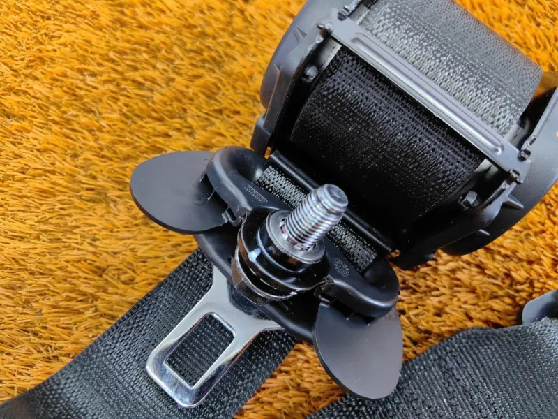 Ремень безопасности