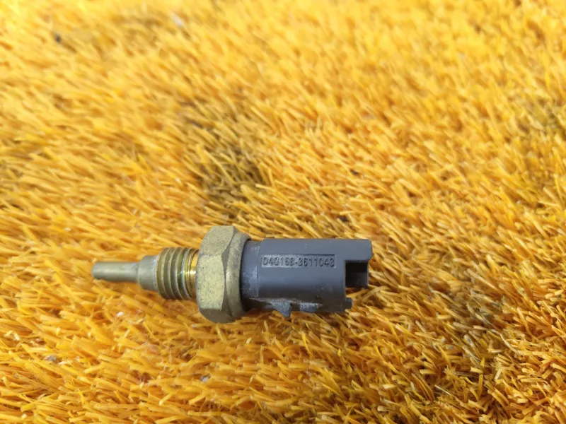 Датчик температуры охлаждающей жидкости