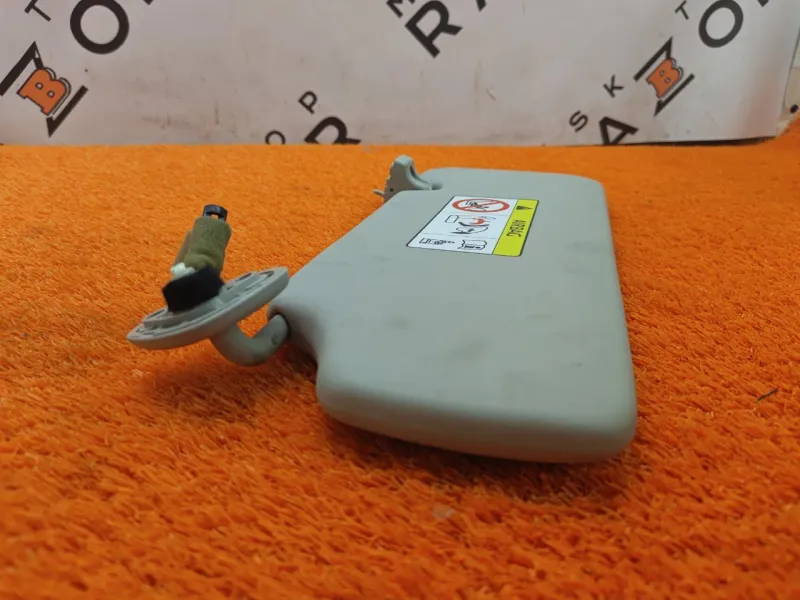 Козырек солнцезащитный