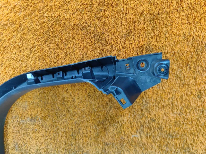 Обшивка двери багажника