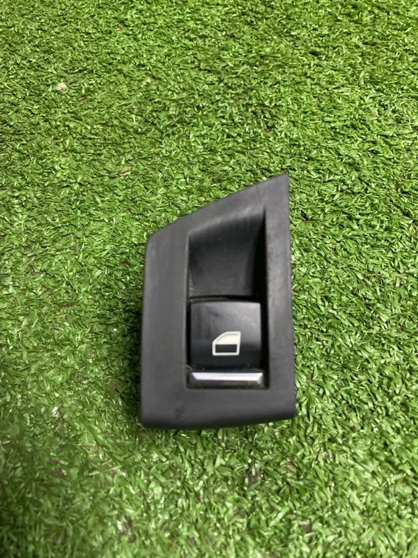 Кнопка стеклоподъемника