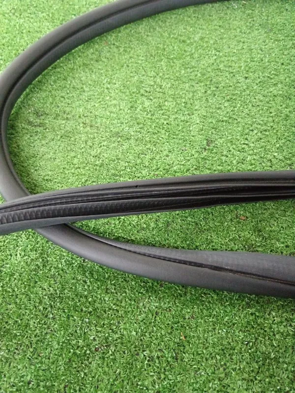 Уплотнитель проема двери