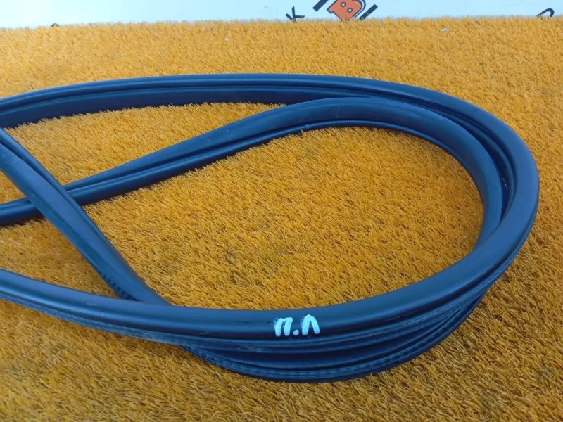 Уплотнитель проема двери