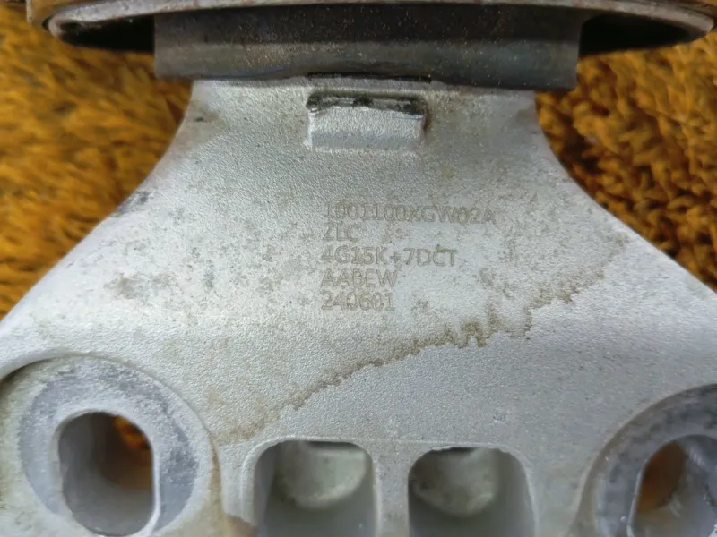 Подушка двигателя