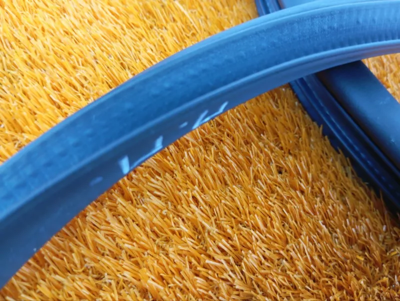 Уплотнитель проема двери