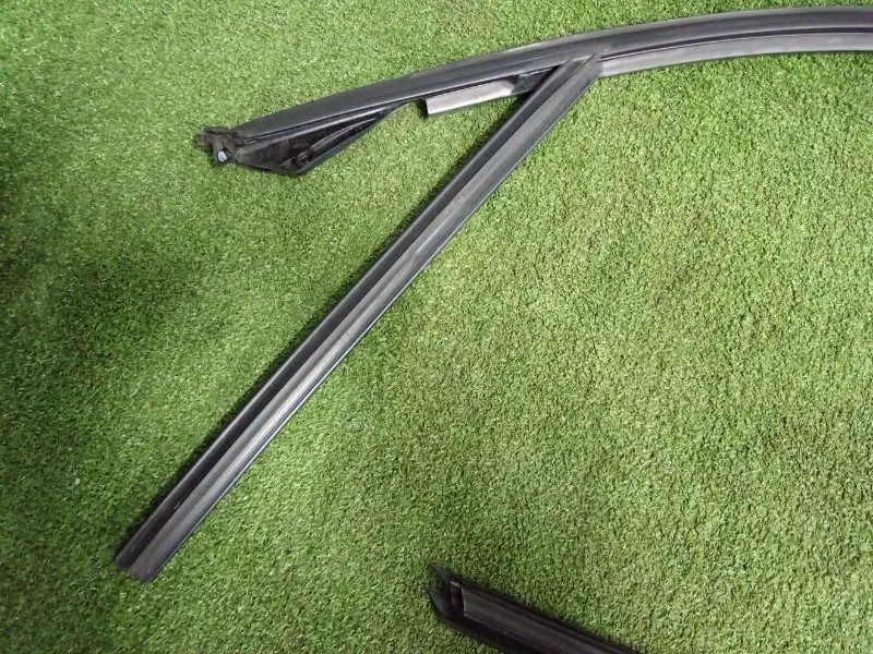 Уплотнитель стекла двери