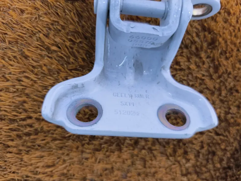 Петля двери