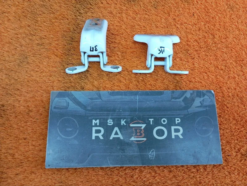 Петля двери