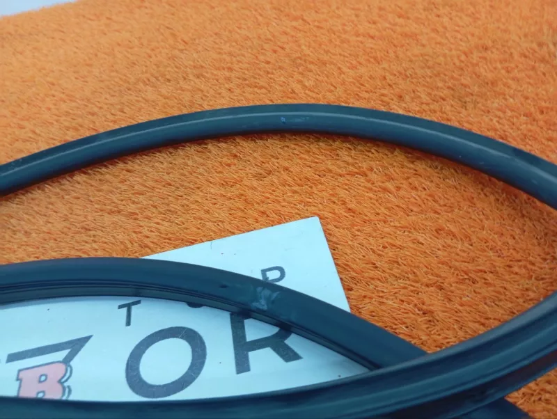 Уплотнитель двери