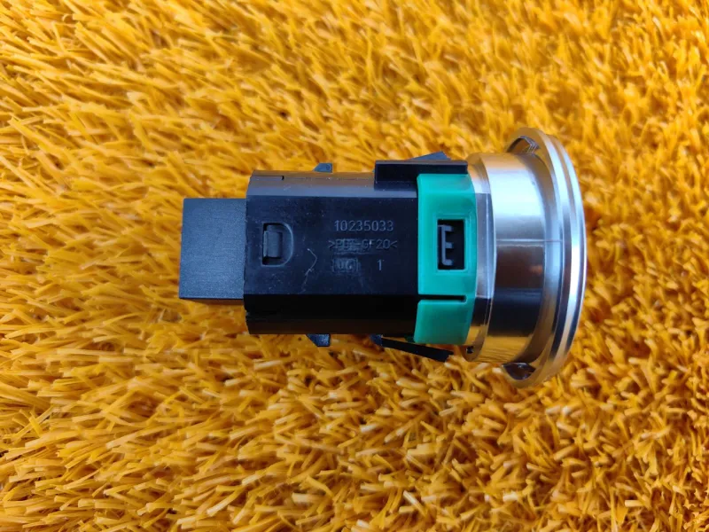 Кнопка запуска двигателя