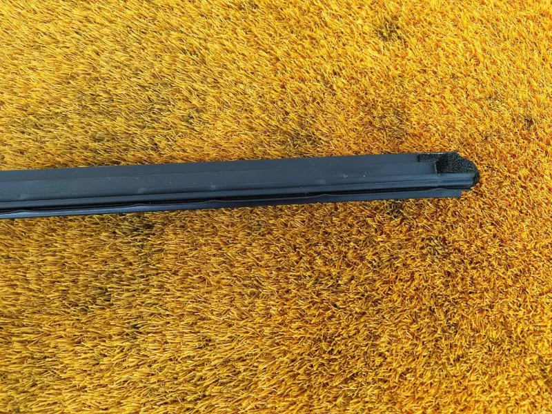 Уплотнитель стекла двери