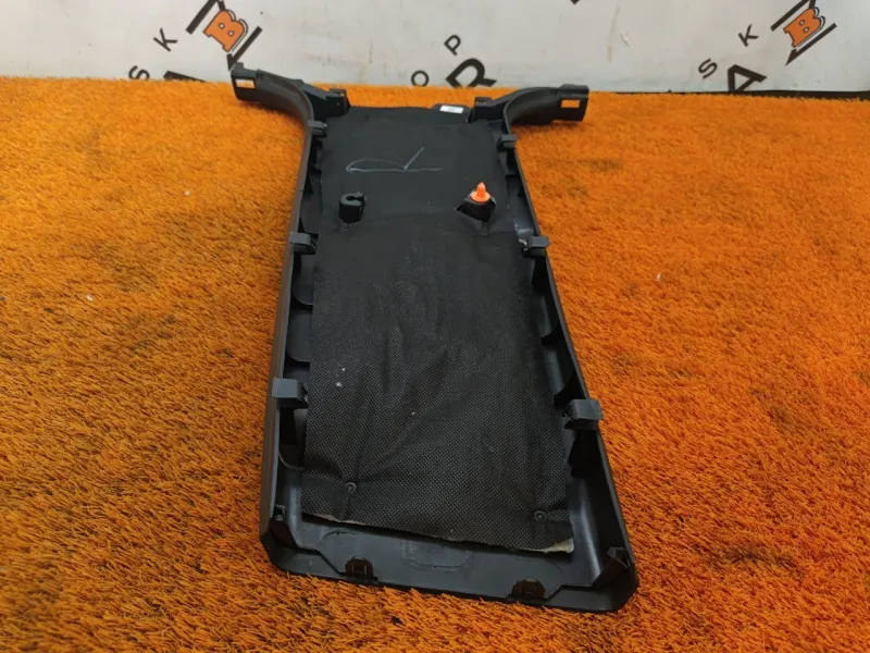 Обшивка центральной стойки