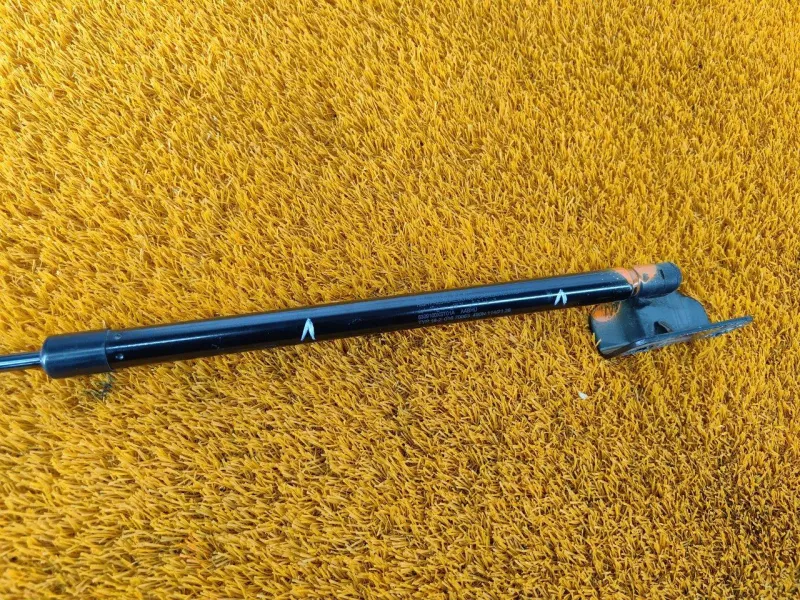 Амортизатор багажника