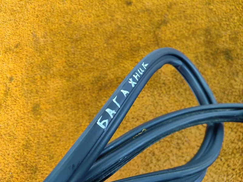 Уплотнитель багажника