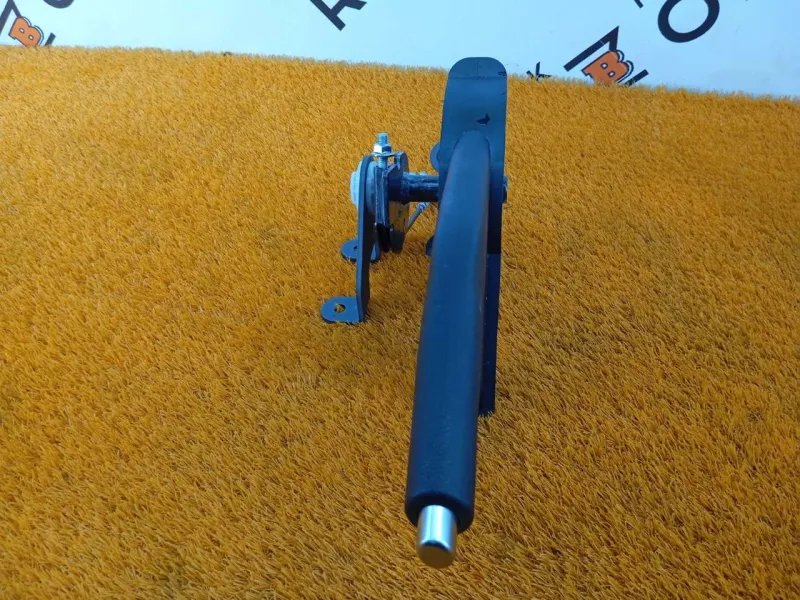 Рычаг стояночного тормоза