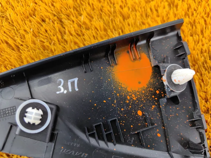 Уголок двери