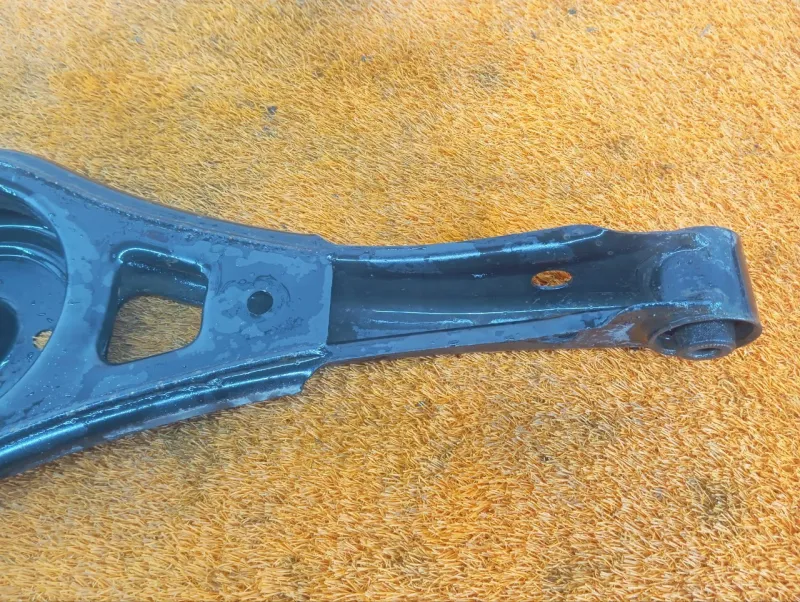 Рычаг подвески нижний