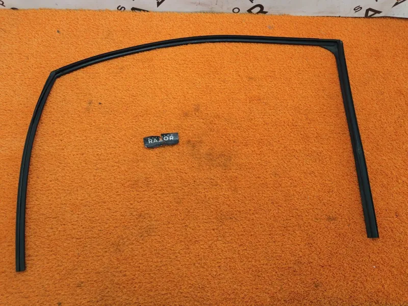 Уплотнитель стекла двери