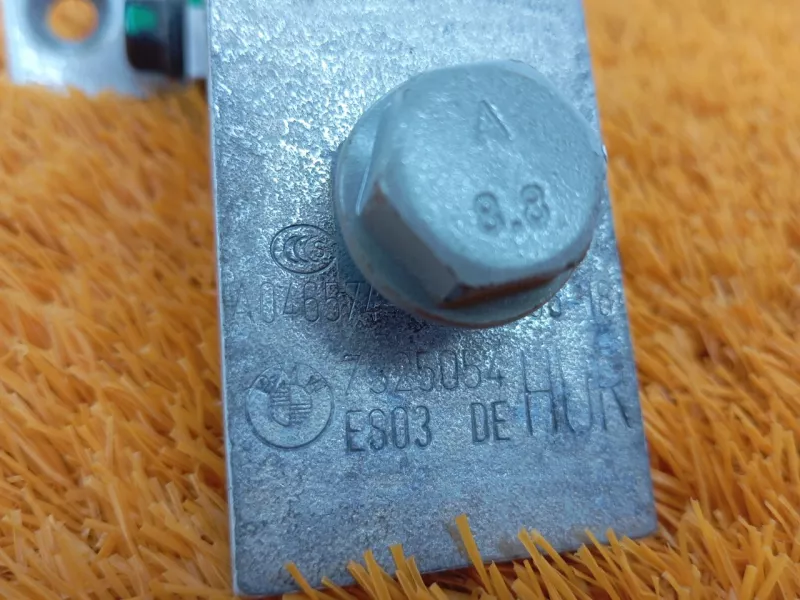 Петля двери